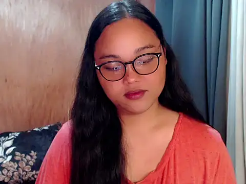 Snapshot of _Lylia chatting on 10/05/25, 12:20 Lylia online show from 10/05/25, 12:20