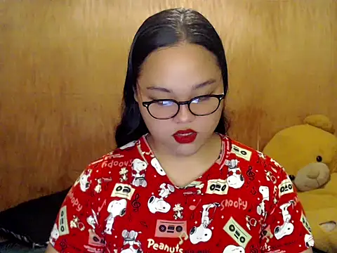 Snapshot of _Lylia chatting on 11/03/25, 09:54 Lylia online show from 11/03/25, 09:54