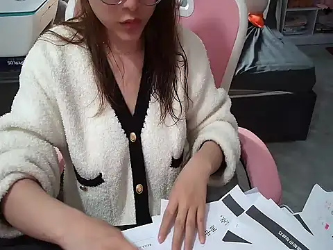 Snapshot of Ori-Yannie chatting on 02/20/26, 08:27 Ori-Yannie online show from 02/20/26, 08:27