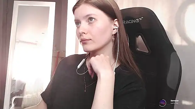 Snapshot of cute_elfy_ chatting on 09/21/25, 02:40 cute elfy online show from 09/21/25, 02:40