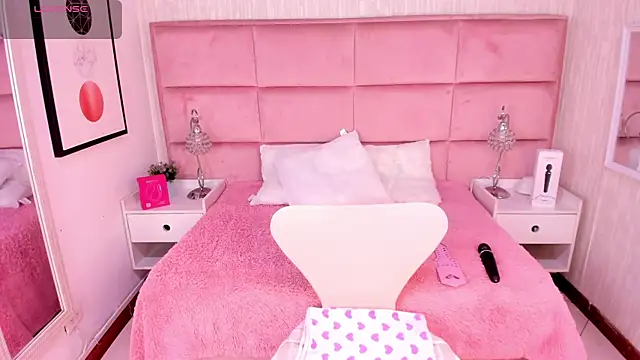 Janah Myers online show from 12/03/25, 01:09