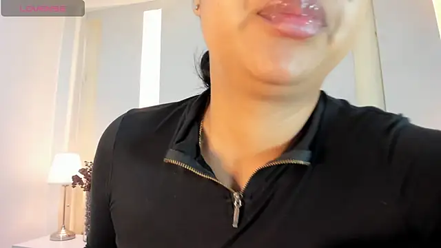 SalomeeBell online show from 10/27/25, 08:13