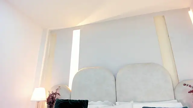 SalomeeBell online show from 11/12/25, 08:19