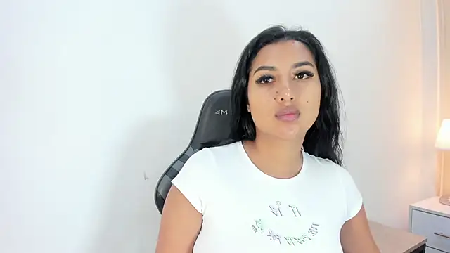 SalomeeBell online show from 12/15/25, 09:19