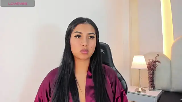 Snapshot of SalomeeBell chatting on 12/17/25, 08:48 SalomeeBell online show from 12/17/25, 08:48