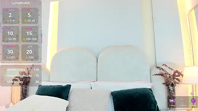 Snapshot of SalomeeBell chatting on 01/09/26, 08:21 SalomeeBell online show from 01/09/26, 08:21