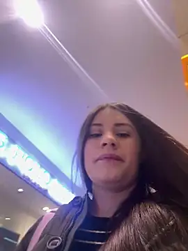 Snapshot of Isabella21_ chatting on 11/10/25, 01:04 Isabella21 online show from 11/10/25, 01:04