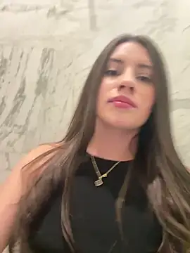 Snapshot of Isabella21_ chatting on 11/25/25, 10:54 Isabella21 online show from 11/25/25, 10:54