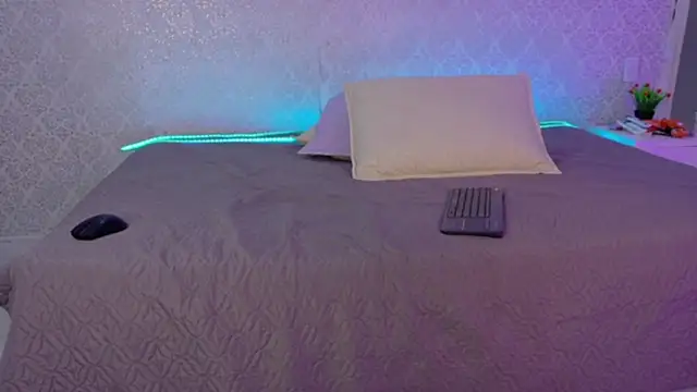 BeccaReedd online show from 11/23/25, 11:21