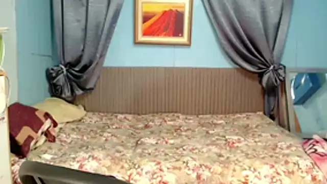 Snapshot of SelenaCinder chatting on 11/30/25, 04:05 SelenaCinder online show from 11/30/25, 04:05