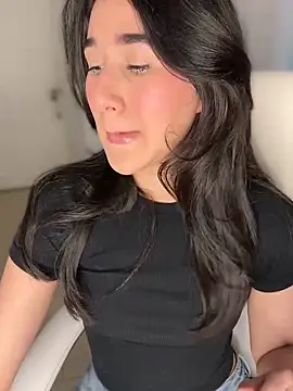 Snapshot of julieta_jhonss chatting on 03/16/26, 02:17 julieta jhonss online show from 03/16/26, 02:17