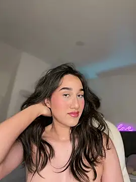 Snapshot of julieta_jhonss chatting on 05/04/26, 02:18 julieta jhonss online show from 05/04/26, 02:18