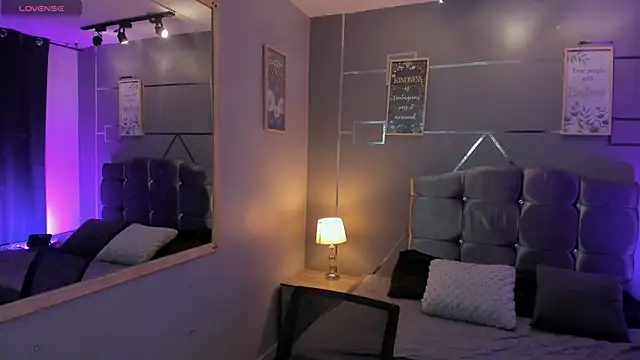 Christopher 77 online show from 10/22/25, 01:00