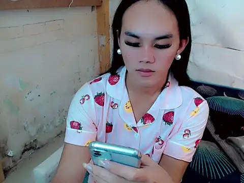 Snapshot of Ur_Goddes_Barbie chatting on 07/16/26, 10:27 Ur Goddes Barbie online show from 07/16/26, 10:27