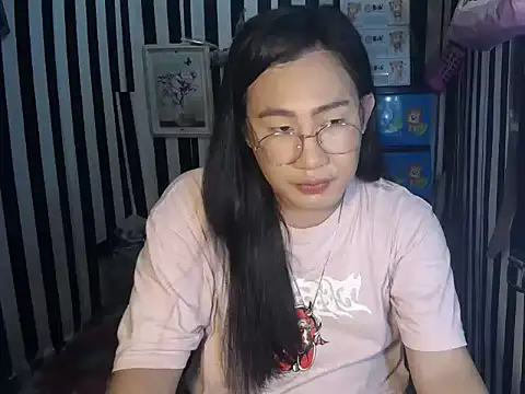 Snapshot of behappy4me chatting on 07/26/26, 06:21 behappy4me online show from 07/26/26, 06:21