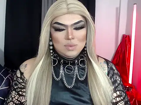 Snapshot of michellevixen922 chatting on 11/25/25, 04:56 michellevixen922 online show from 11/25/25, 04:56