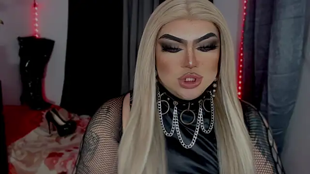 Snapshot of michellevixen922 chatting on 12/20/25, 11:56 michellevixen922 online show from 12/20/25, 11:56