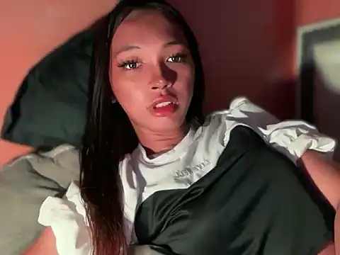 Snapshot of Simi_Ipit chatting on 03/21/26, 05:12 Simi Ipit online show from 03/21/26, 05:12