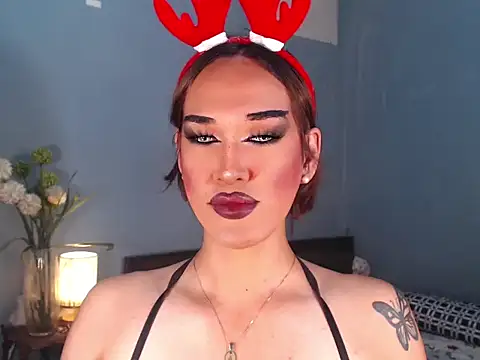 Snapshot of AleinaCroft chatting on 12/23/25, 02:42 AleinaCroft online show from 12/23/25, 02:42