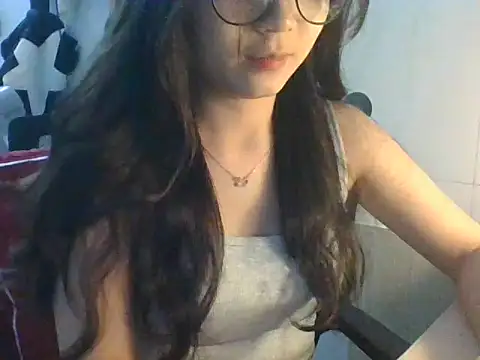 Snapshot of Linzly chatting on 10/03/25, 04:15 Linzly online show from 10/03/25, 04:15