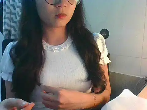 Snapshot of Linzly chatting on 10/12/25, 04:39 Linzly online show from 10/12/25, 04:39