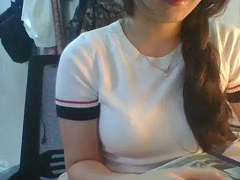 Snapshot of Linzly chatting on 10/14/25, 02:45 Linzly online show from 10/14/25, 02:45