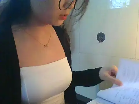 Snapshot of Linzly chatting on 11/05/25, 02:55 Linzly online show from 11/05/25, 02:55