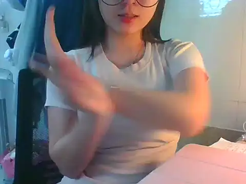 Snapshot of Linzly chatting on 11/26/25, 02:45 Linzly online show from 11/26/25, 02:45