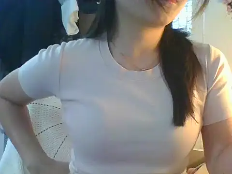 Snapshot of Linzly chatting on 12/19/25, 02:51 Linzly online show from 12/19/25, 02:51