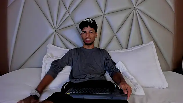 Thiagoferreti online show from 11/03/25, 09:27