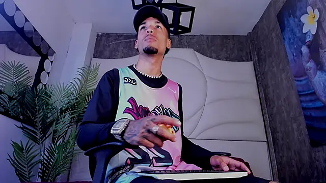 Thiagoferreti online show from 11/11/25, 07:47