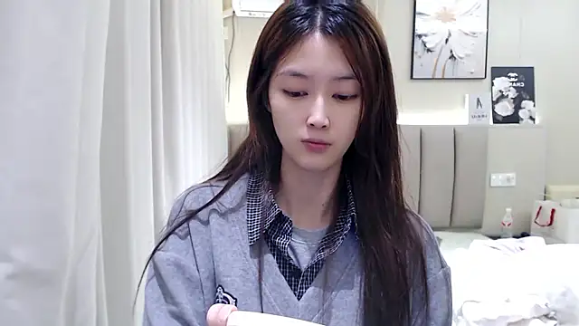 Snapshot of Mimi-cnbaby chatting on 10/28/25, 01:36 Mimi-cnbaby online show from 10/28/25, 01:36