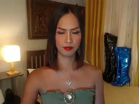 Nathalieheartt online show from 10/13/25, 02:00