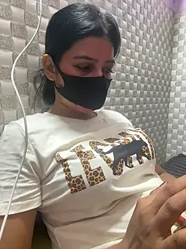 Snapshot of Hot_Jaanvi_ chatting on 05/29/26, 04:49 Hot Jaanvi online show from 05/29/26, 04:49