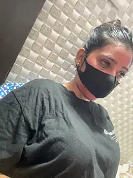Snapshot of Hot_Jaanvi_ chatting on 06/29/26, 04:08 Hot Jaanvi online show from 06/29/26, 04:08
