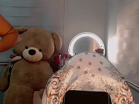 Snapshot of KathRouge chatting on 10/10/25, 01:21 KathRouge online show from 10/10/25, 01:21