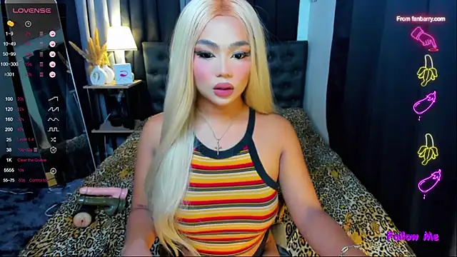 Snapshot of ScarletgraysonX chatting on 09/24/25, 04:49 ScarletgraysonX online show from 09/24/25, 04:49