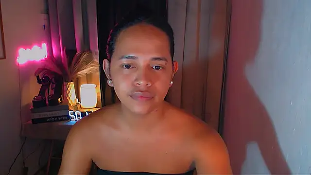 Lorainnelustts online show from 12/15/25, 07:23