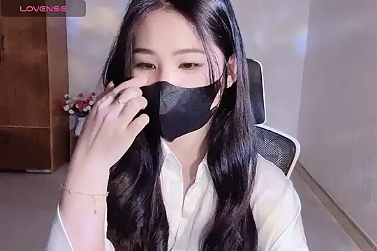    Daisy    online show from 12/17/25, 02:23