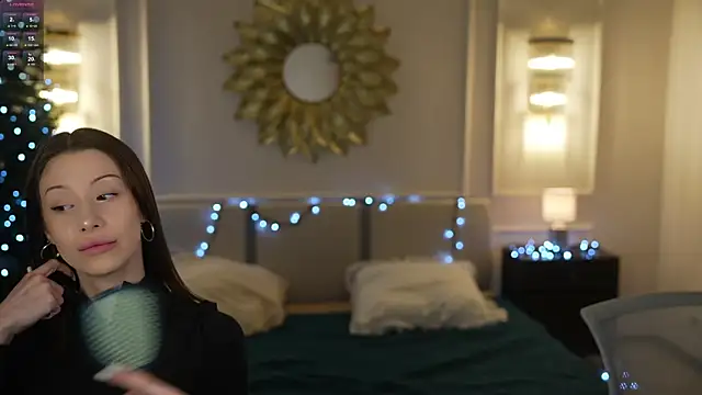 Snapshot of Selena_Glow chatting on 12/19/25, 12:17 Selena Glow online show from 12/19/25, 12:17