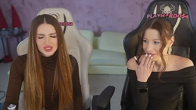 Snapshot of Selena_Glow chatting on 02/06/26, 11:41 Selena Glow online show from 02/06/26, 11:41