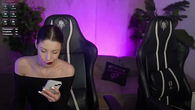 Snapshot of Selena_Glow chatting on 02/20/26, 12:29 Selena Glow online show from 02/20/26, 12:29