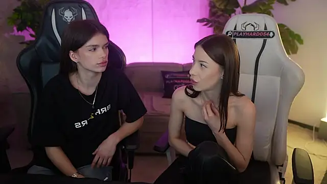 Snapshot of Selena_Glow chatting on 03/25/26, 07:20 Selena Glow online show from 03/25/26, 07:20