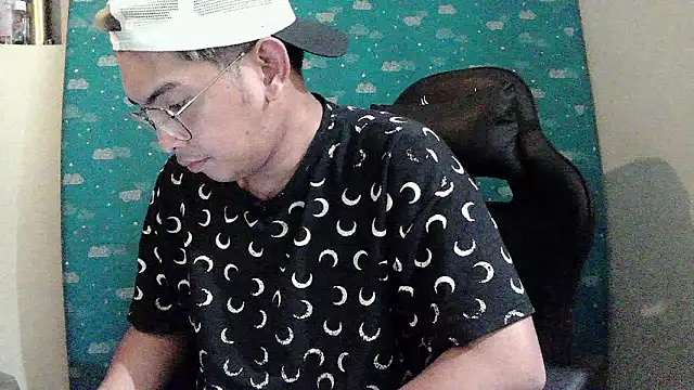 Snapshot of riley_cum chatting on 03/26/26, 08:03 riley cum online show from 03/26/26, 08:03