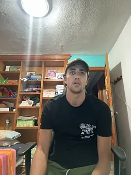 Snapshot of aavrdvh33 chatting on 09/15/25, 07:14 aavrdvh33 online show from 09/15/25, 07:14