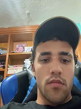 Snapshot of aavrdvh33 chatting on 09/16/25, 09:27 aavrdvh33 online show from 09/16/25, 09:27