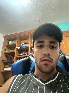 Snapshot of aavrdvh33 chatting on 09/27/25, 10:59 aavrdvh33 online show from 09/27/25, 10:59