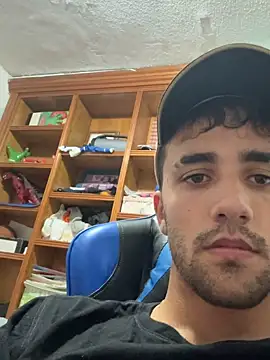 Snapshot of aavrdvh33 chatting on 09/28/25, 08:58 aavrdvh33 online show from 09/28/25, 08:58