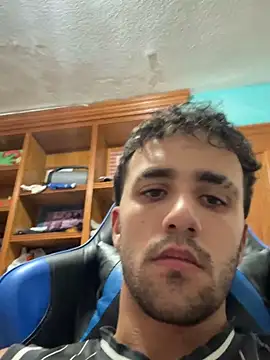 Snapshot of aavrdvh33 chatting on 09/30/25, 12:26 aavrdvh33 online show from 09/30/25, 12:26