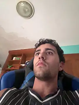 Snapshot of aavrdvh33 chatting on 11/13/25, 03:55 aavrdvh33 online show from 11/13/25, 03:55